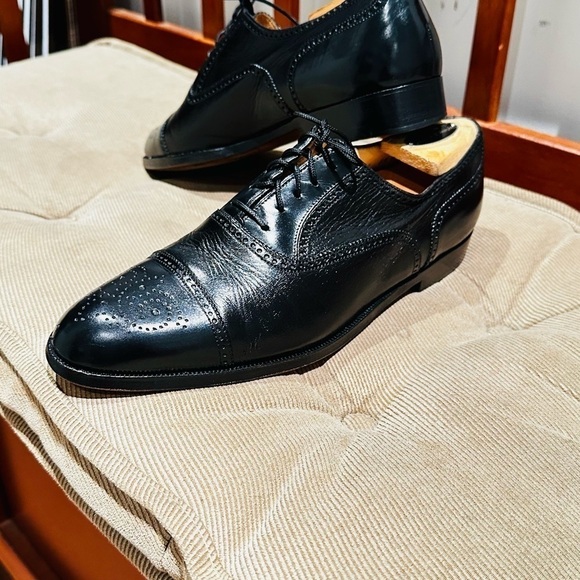 Bruno Magli Medallion Cap Toe Leather Oxford Shoe - Picture 5 of 12